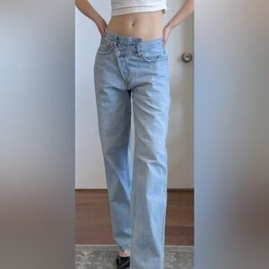Agolde Jeans. Asymmetric button closure. Size: 28.